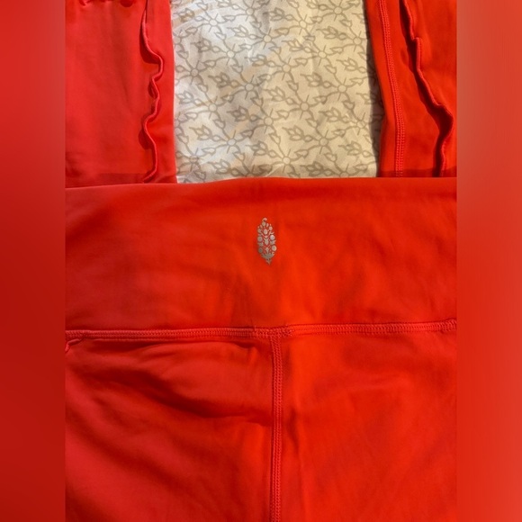 FP Movement Hearts Aflutter Ruffle Leggings NWOT - Picture 9 of 9